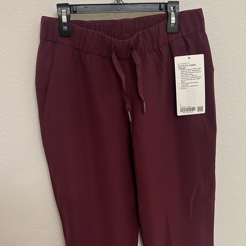 NWT! Lulu lemon On The Fly Joggers 28” Woven Cassis Maroon size 4 - Picture 10 of 12